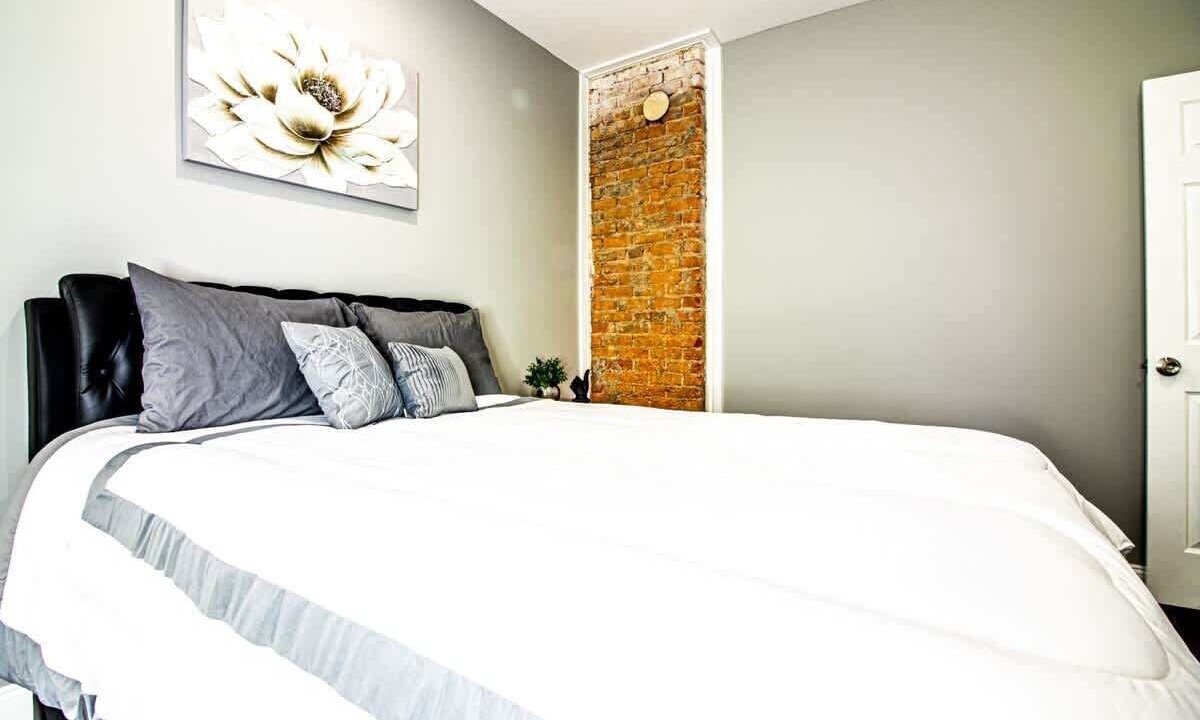 Photo of Bedroom in Downtown Niagara Falls