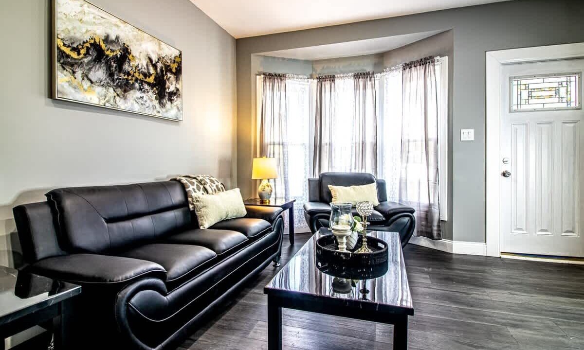 Photo of Livingroom in Downtown Niagara Falls