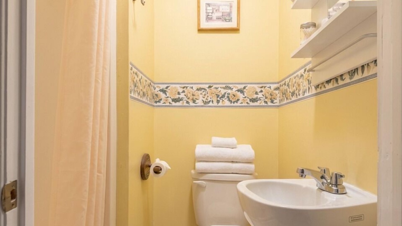 Photo of Bathroom in Niagara Falls