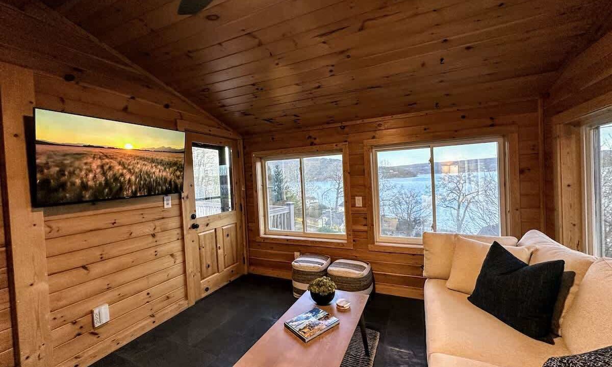 Photo of Livingroom in Hammondsport