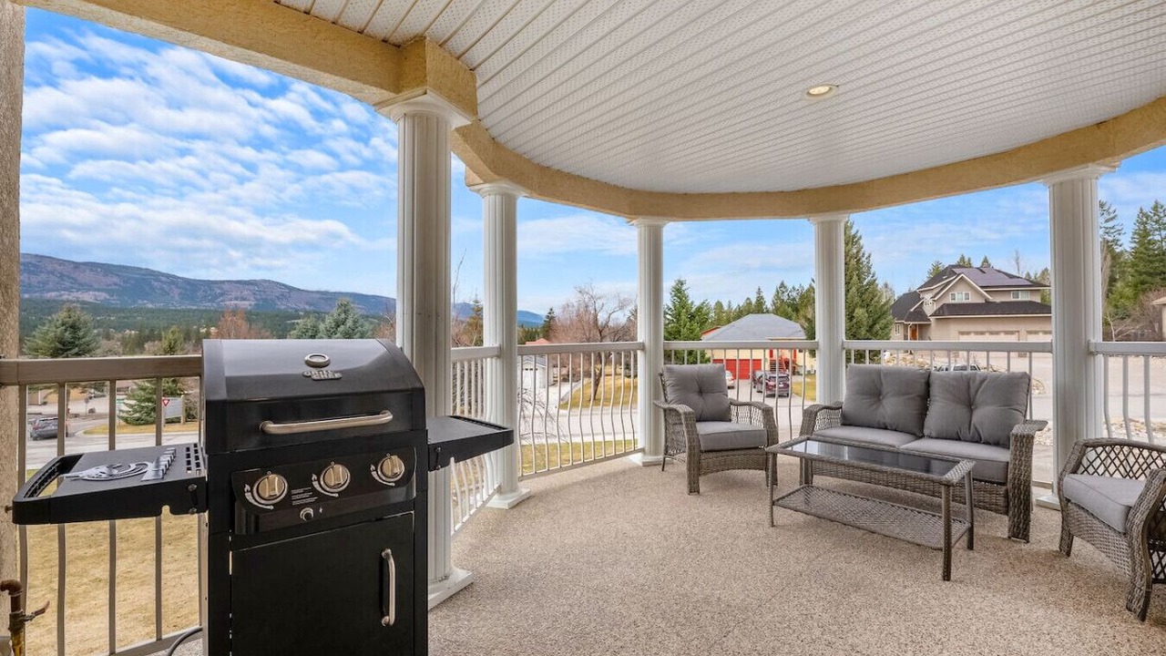 Photo of Patio Balcony in East Kootenay