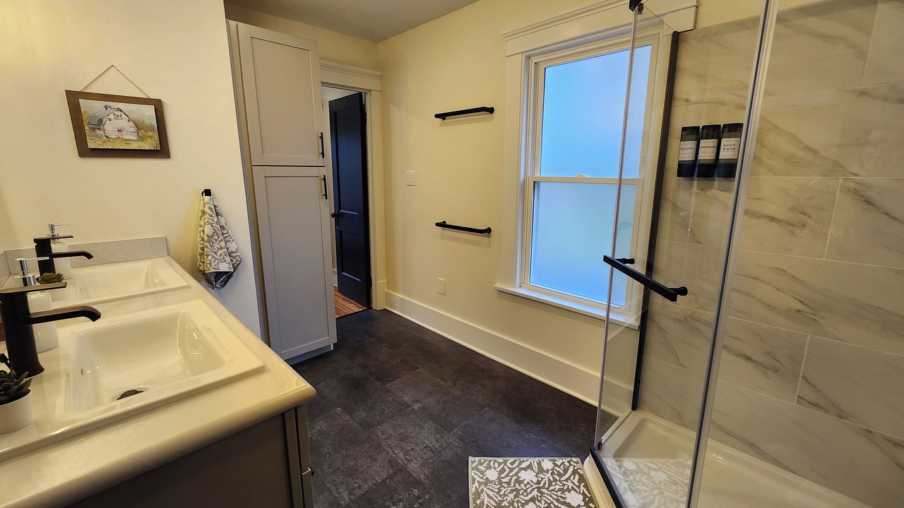 Photo of Bathroom in Elyria