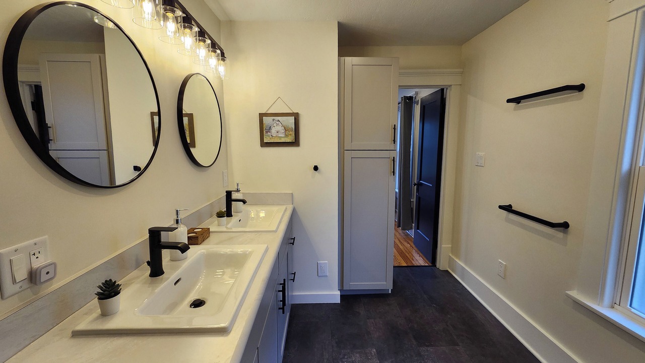 Photo of Bathroom in Elyria