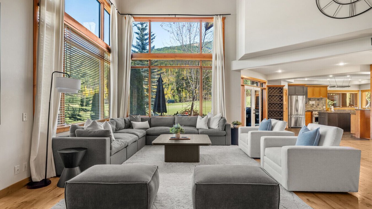 Photo of Livingroom in Forest Ridge Estates