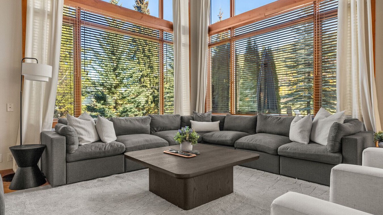 Photo of Livingroom in Forest Ridge Estates