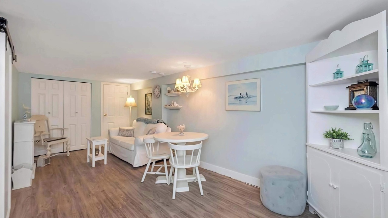 Photo of Livingroom in Saanich West