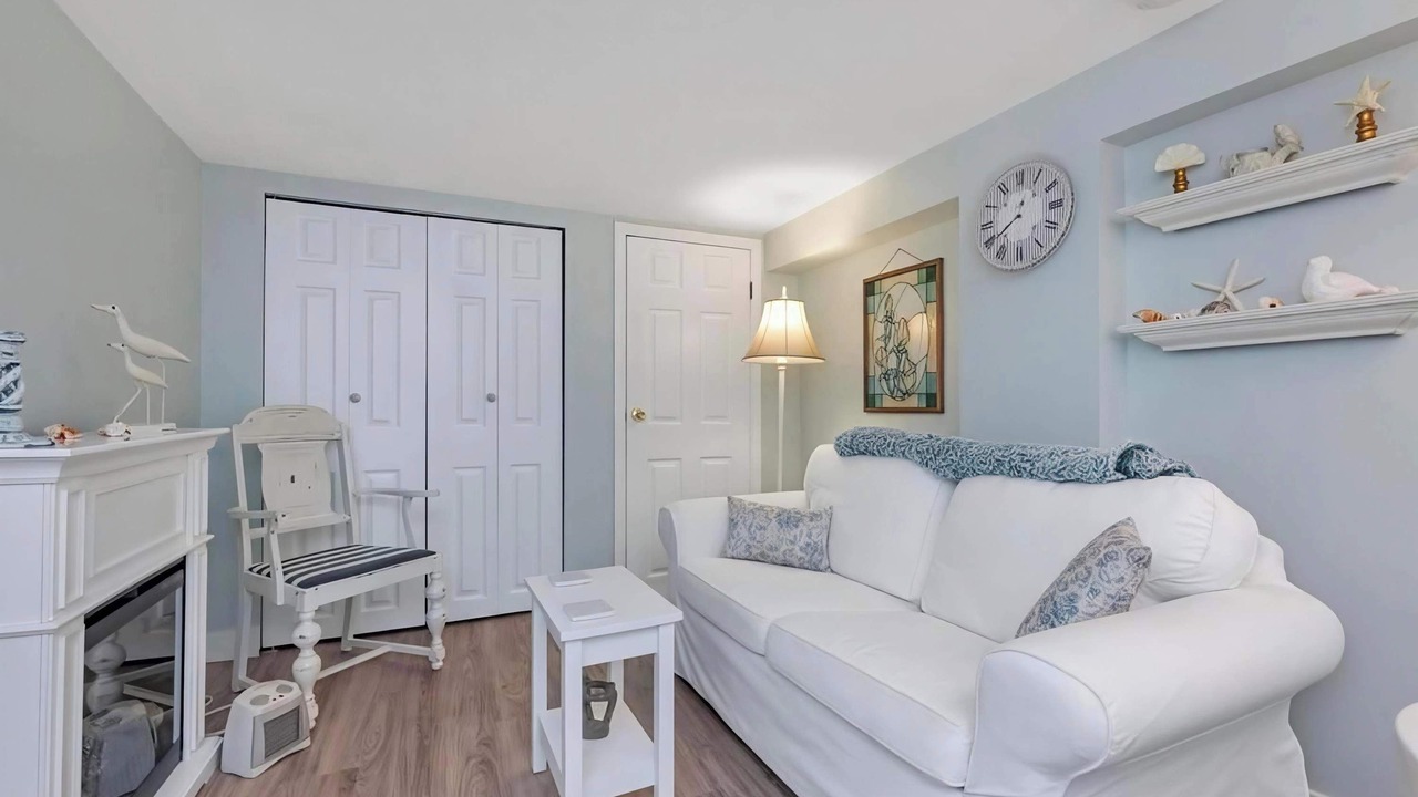 Photo of Livingroom in Saanich West