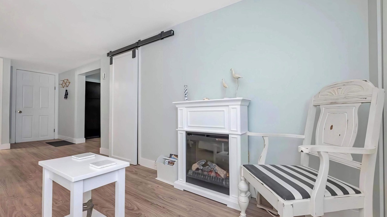 Photo of Livingroom in Saanich West