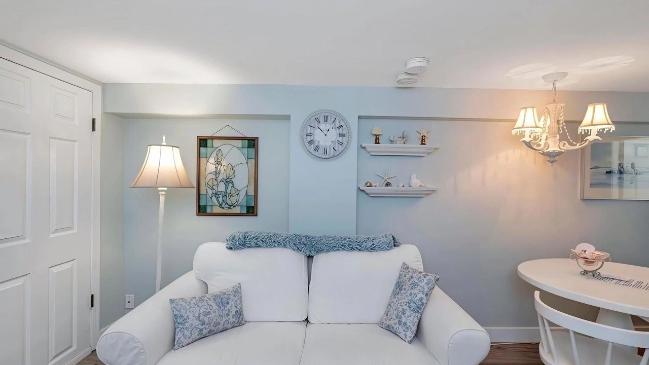 Photo of Livingroom in Saanich West
