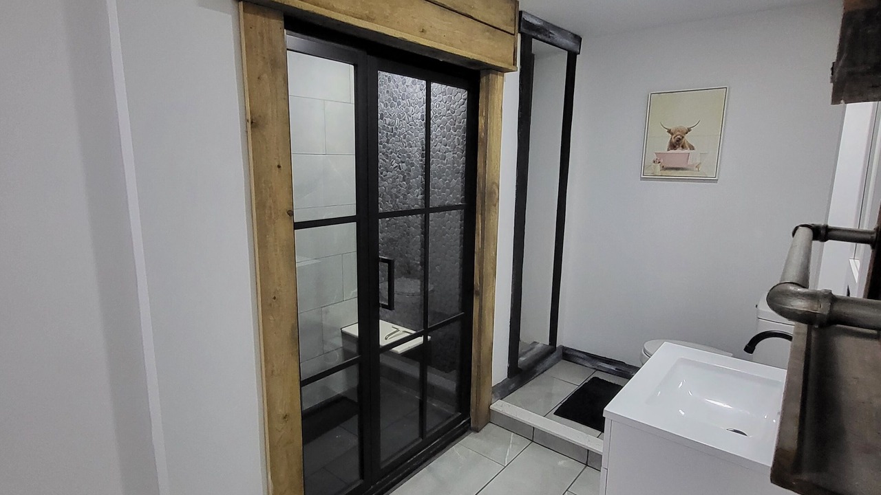 Photo of Bathroom in Town of Aurora