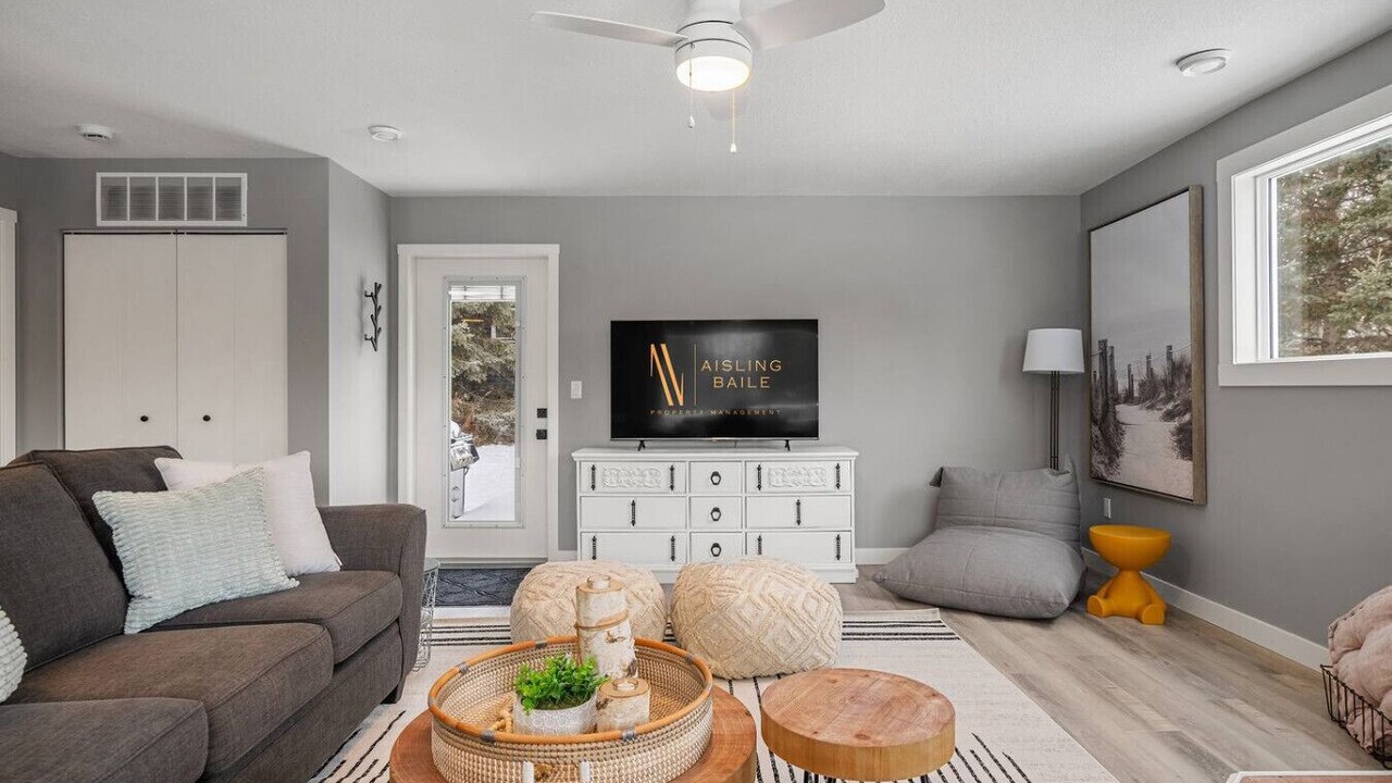 Photo of Livingroom in Parkland Beach