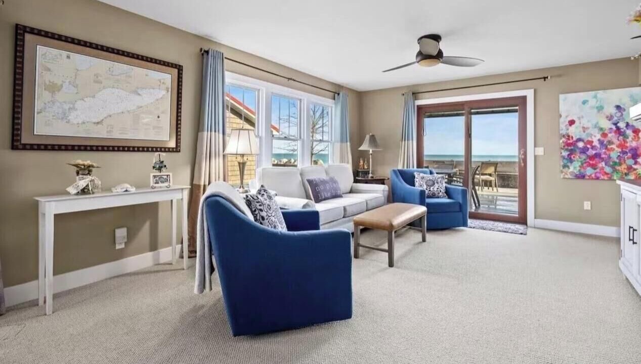 Photo of Livingroom in Huron