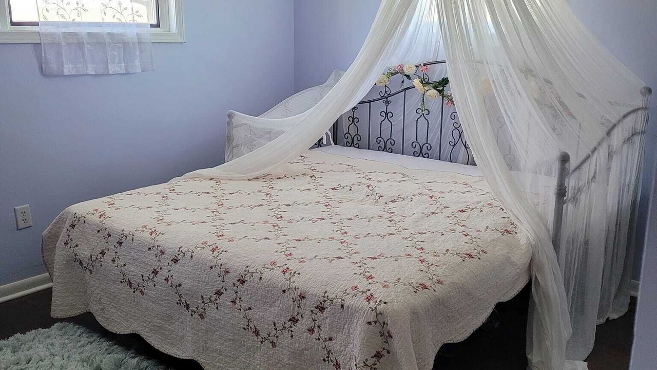 Photo of Bedroom in Curtice