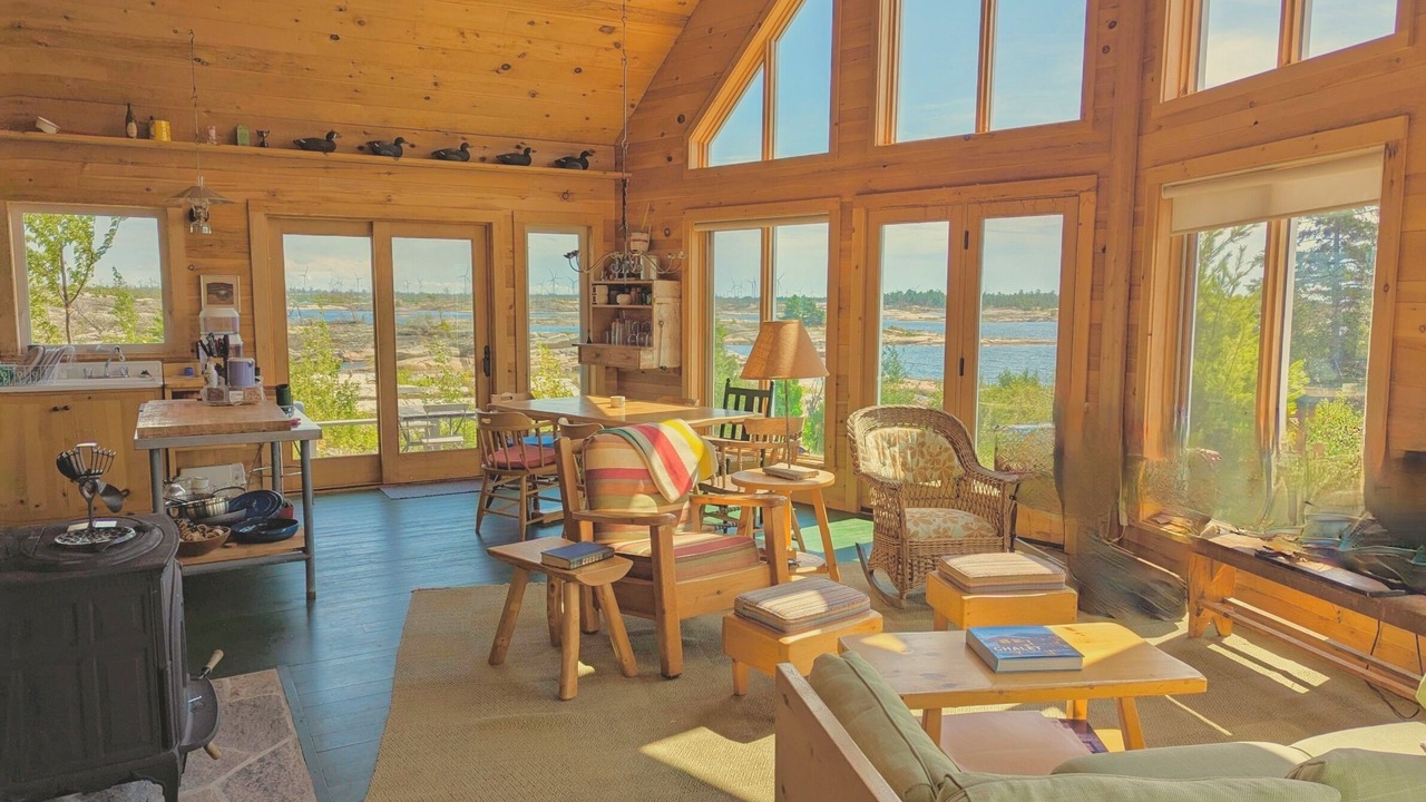 Photo of Livingroom in Byng Inlet