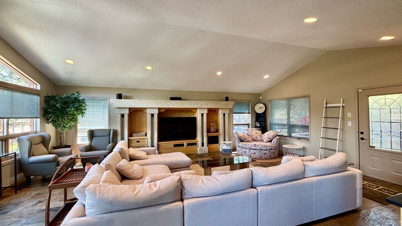 Photo of Livingroom in East Kootenay