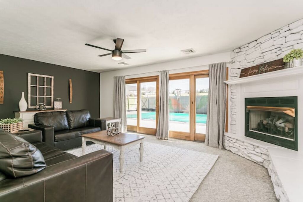 Photo of Livingroom in Town of Milo