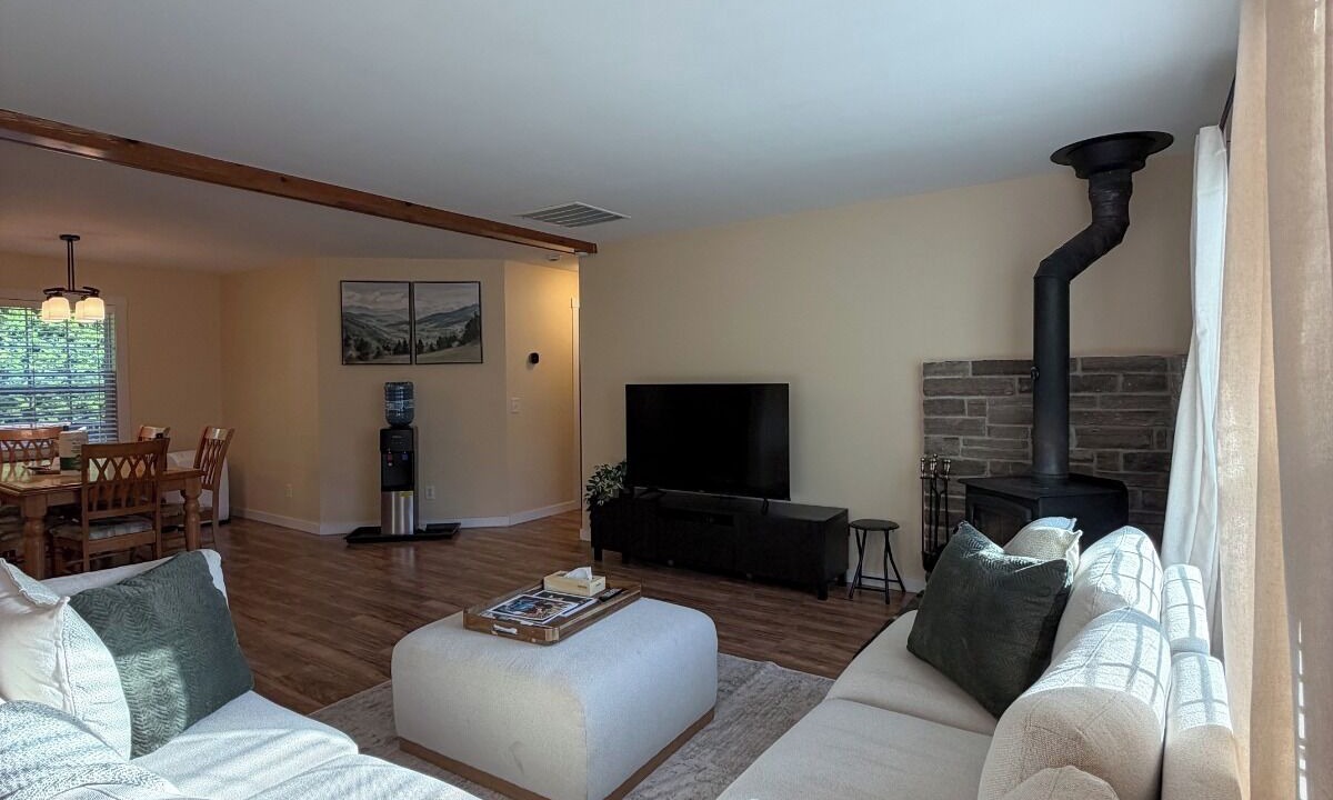 Photo of Livingroom in Miller Lake