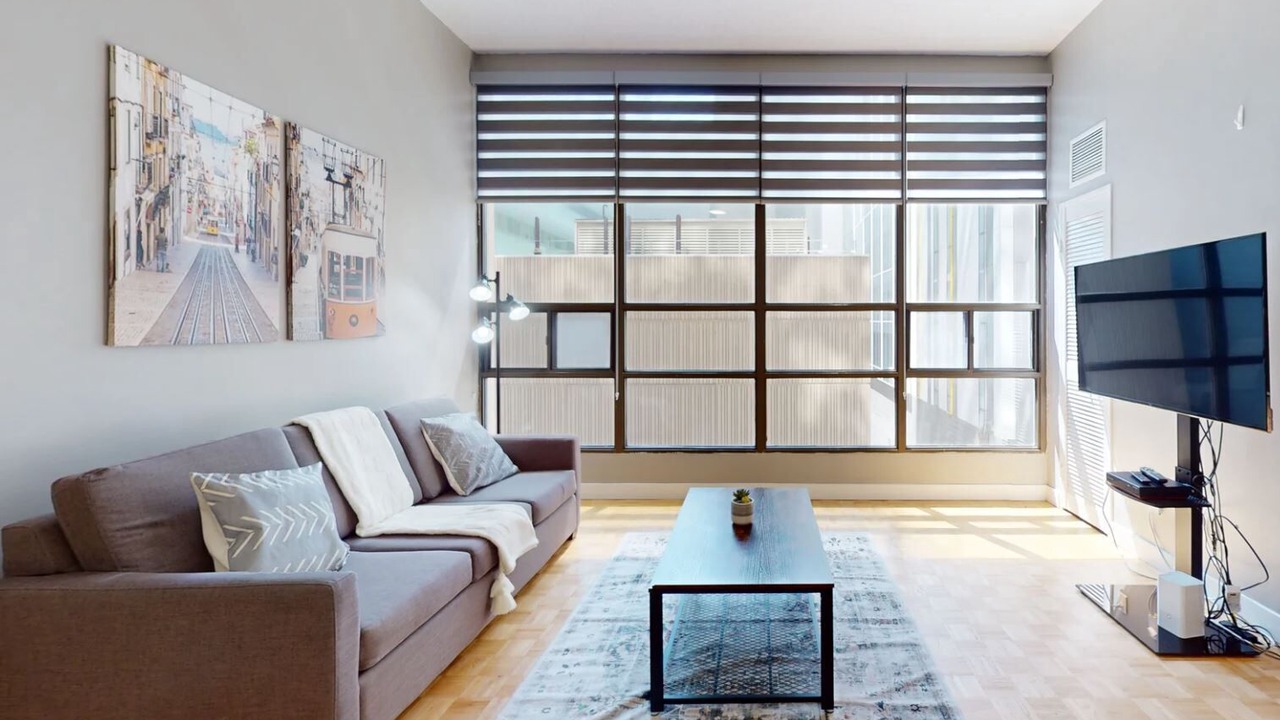 Photo of Livingroom in Bay Street Corridor