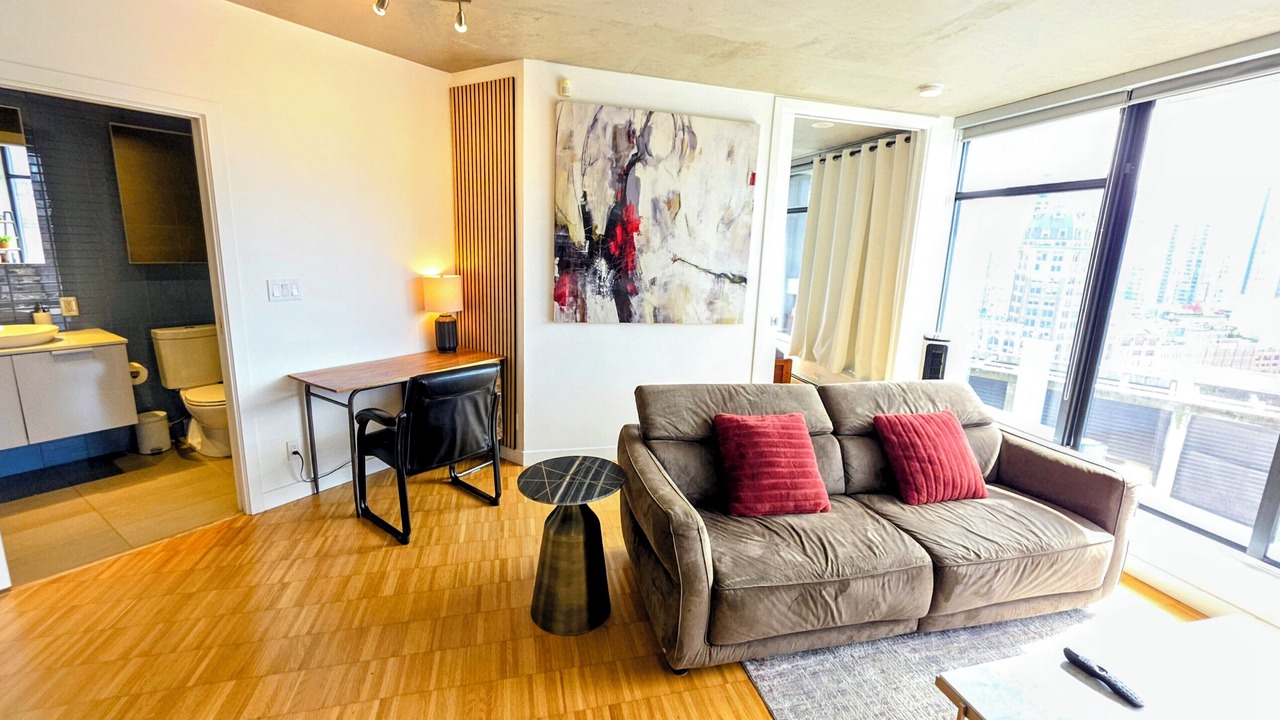 Photo of Livingroom in Gastown