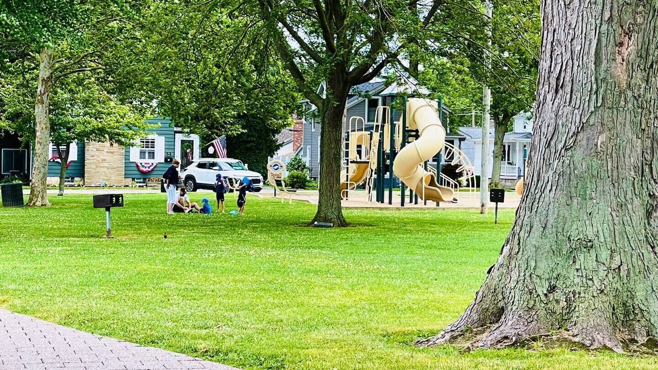 Photo of Others in Huron