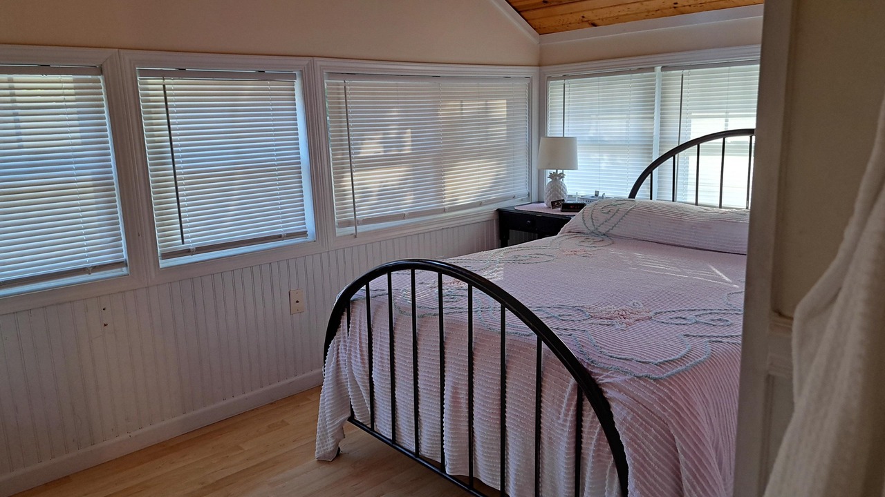 Photo of Bedroom in Lakeside