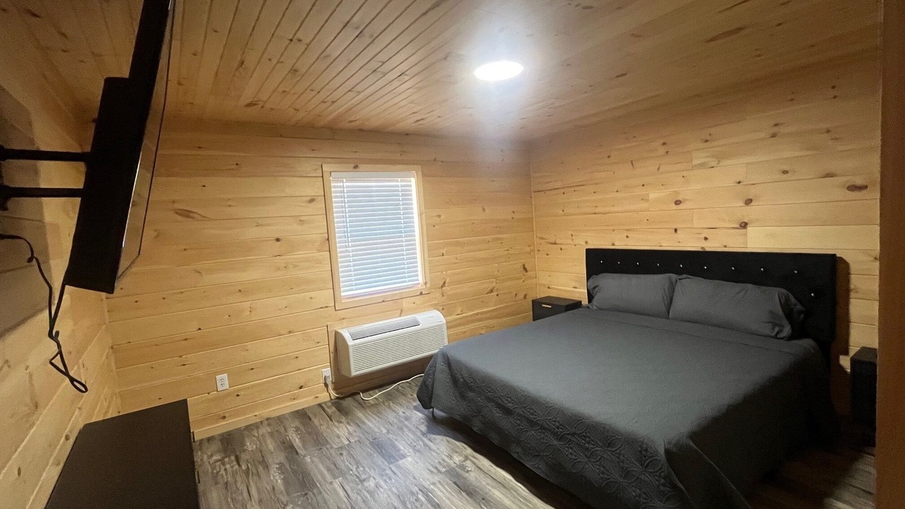 Photo of Bedroom in Kelleys Island