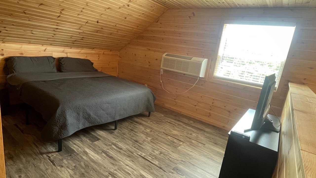 Photo of Bedroom in Kelleys Island