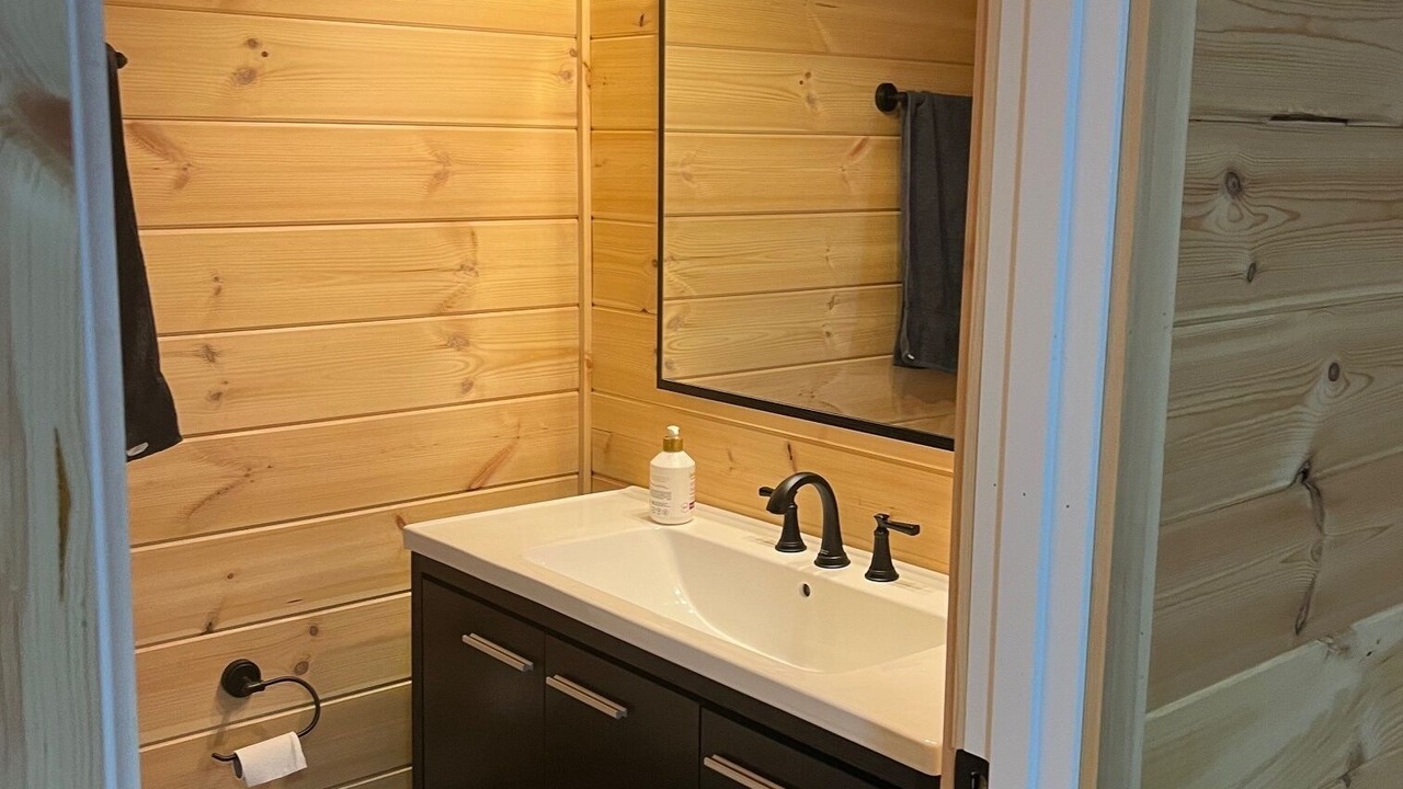 Photo of Bathroom in Kelleys Island