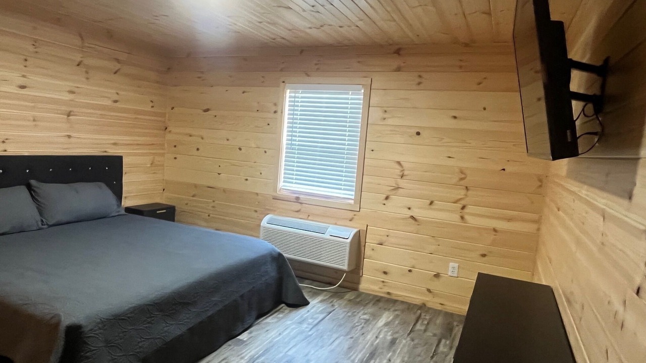 Photo of Bedroom in Kelleys Island