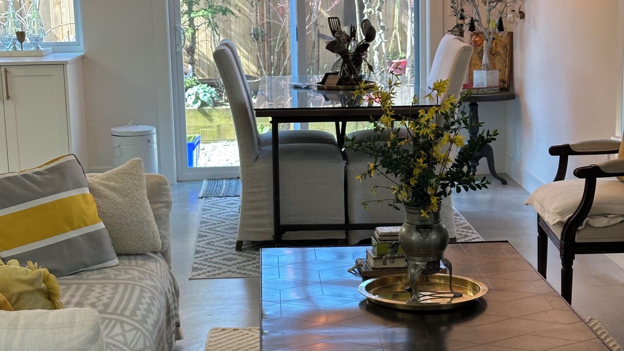 Photo of Livingroom in West Point Grey