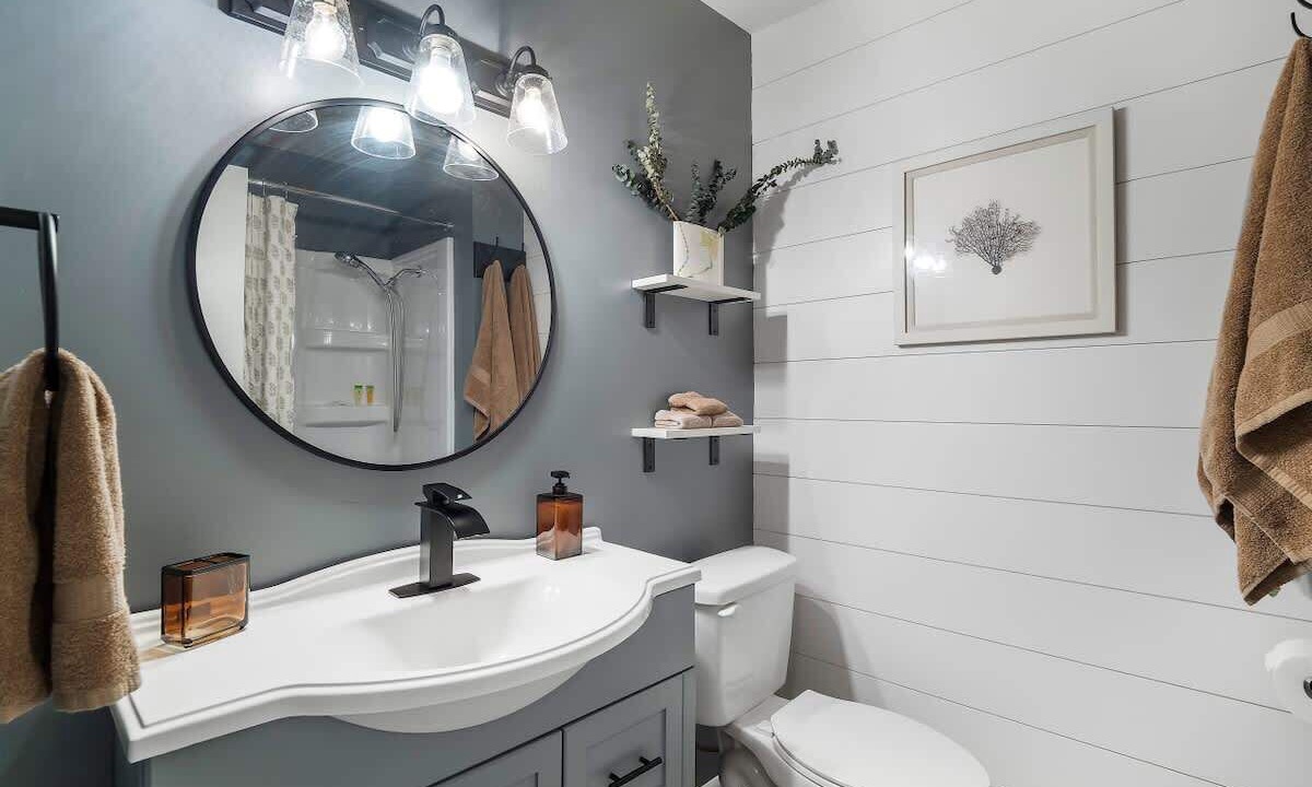 Photo of Bathroom in Northwest Akron