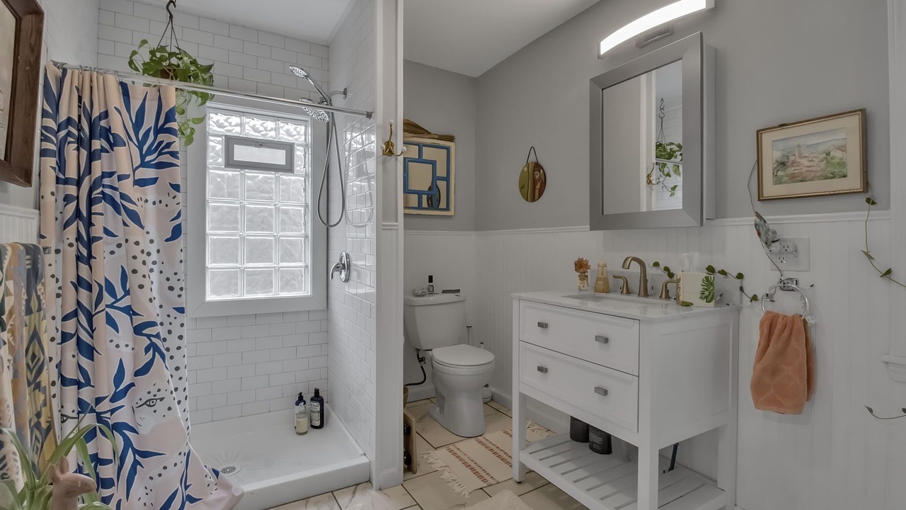Photo of Bathroom in Black Rock