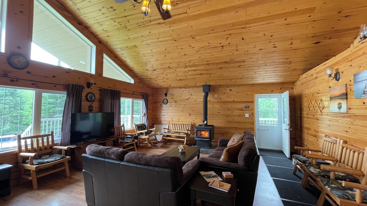 Photo of Livingroom in Falcon Lake