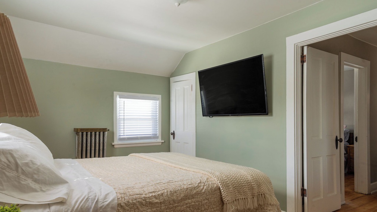 Photo of Bedroom in Calumet