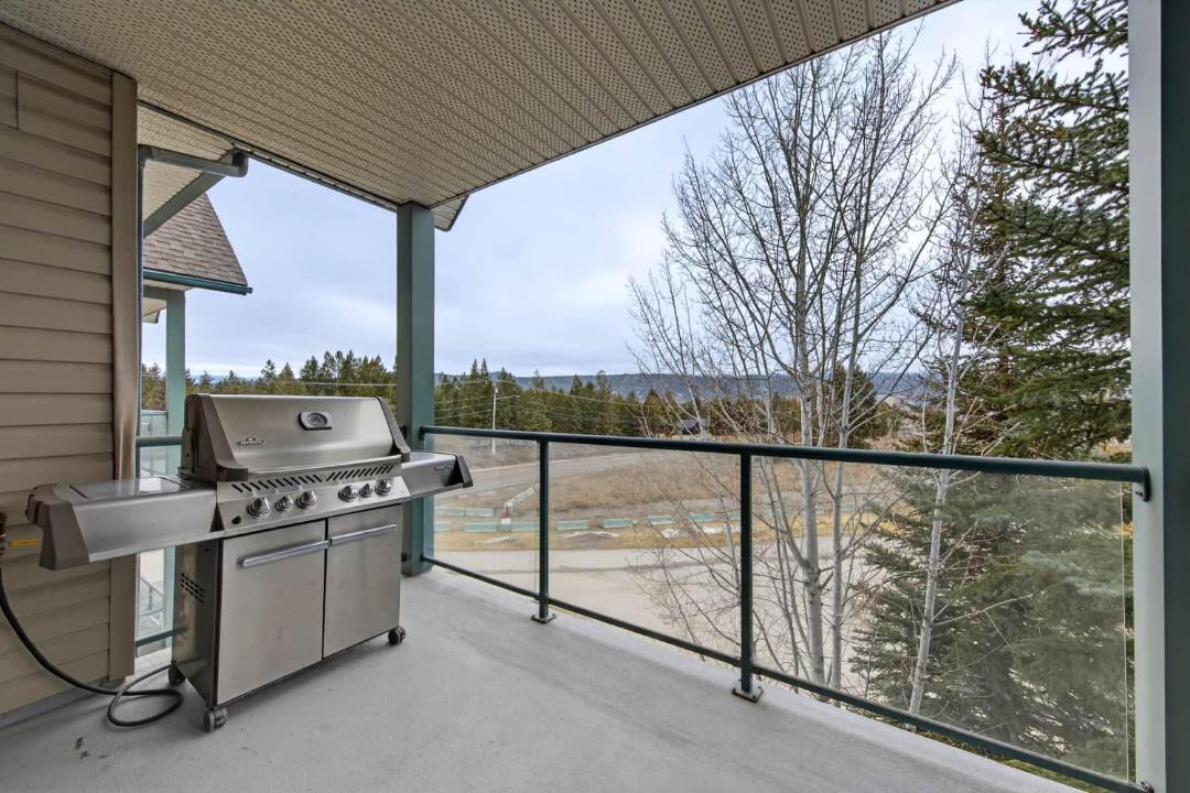 Photo of Patio Balcony in East Kootenay