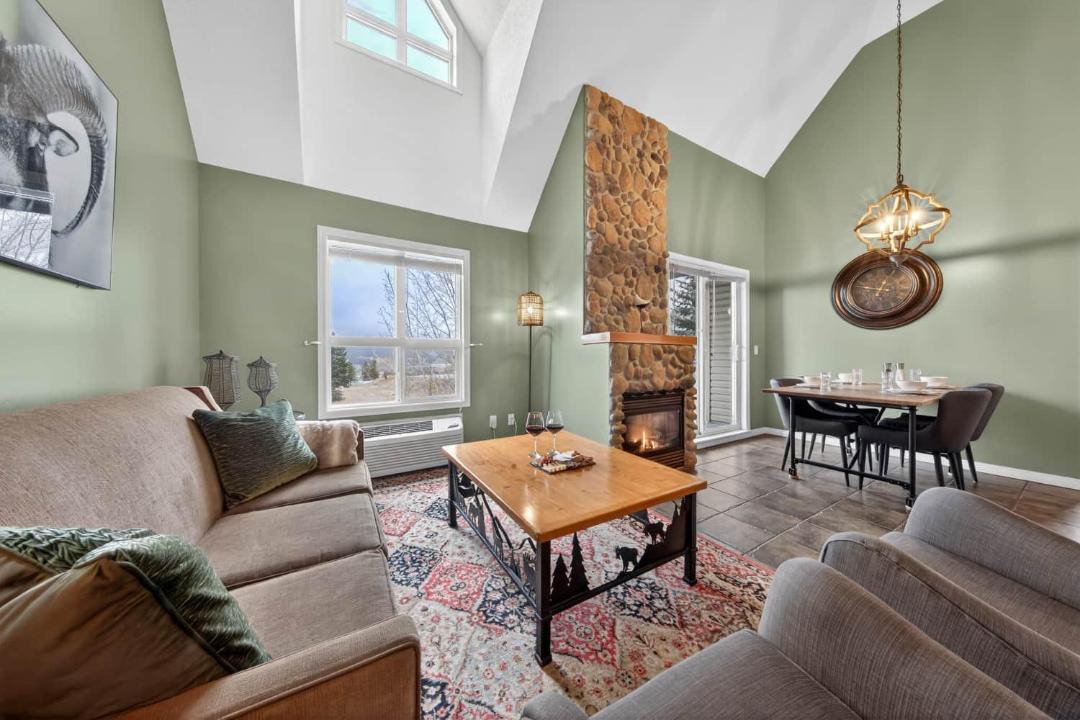 Photo of Livingroom in East Kootenay