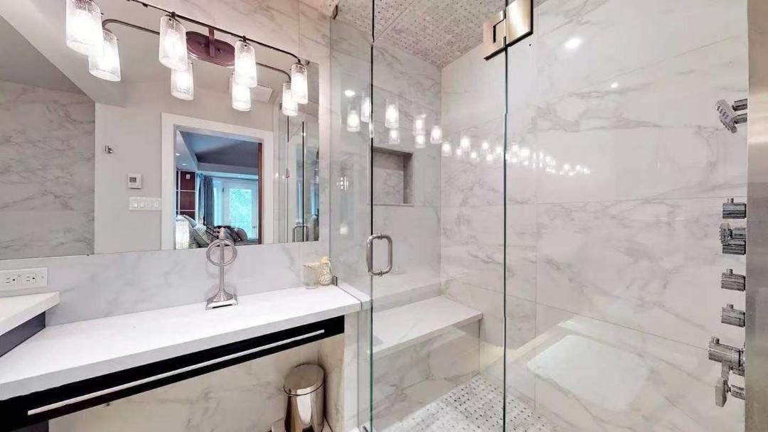 Photo of Bathroom in York Regional Municipality