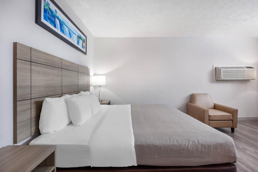 Photo of Bedroom in Fallsview