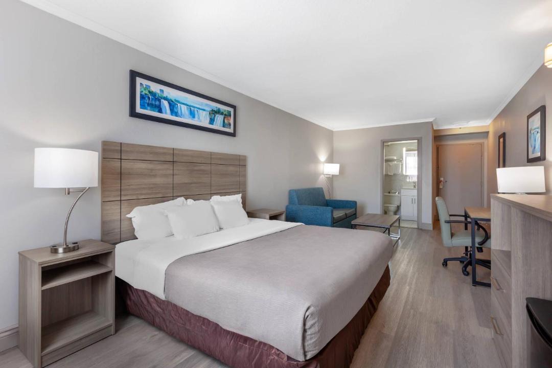 Photo of Bedroom in Fallsview
