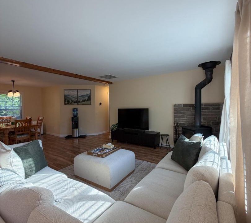 Photo of Livingroom in Miller Lake