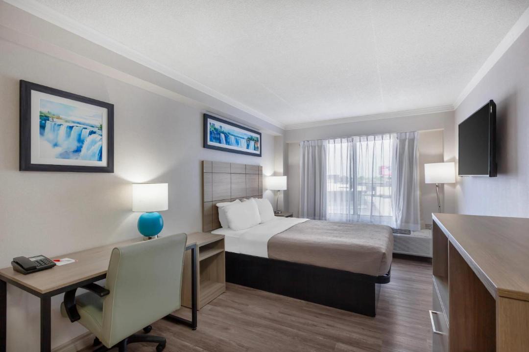 Photo of Bedroom in Fallsview