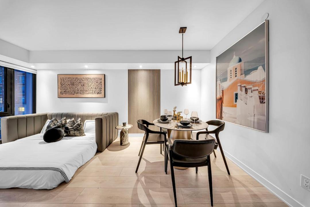 Photo of Bedroom in Bloor-Yorkville