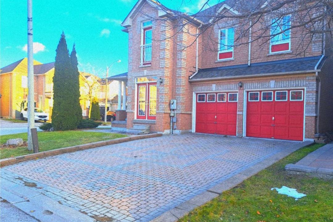 Photo of Others in Ajax