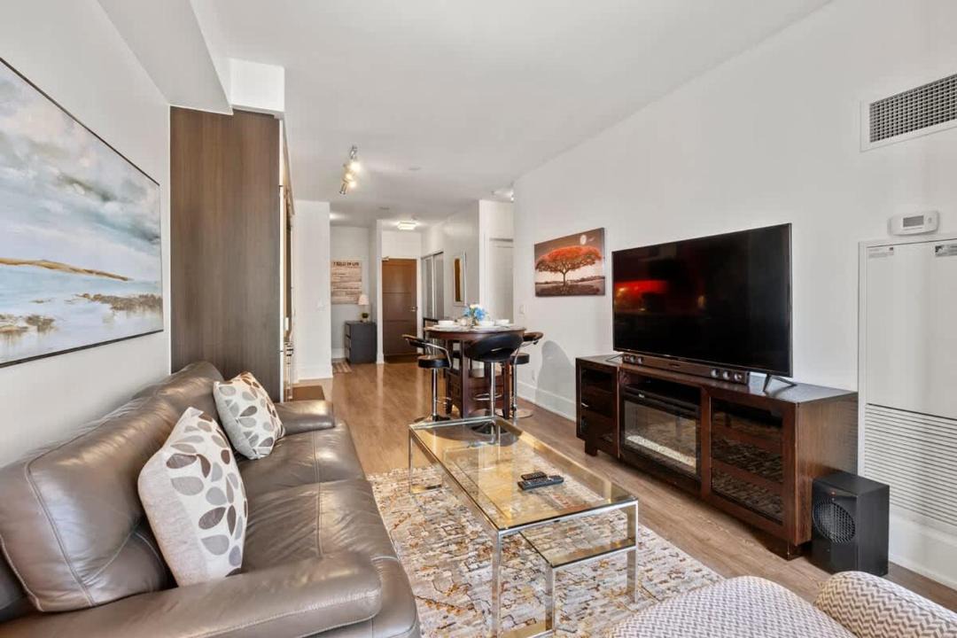 Photo of Livingroom in Toronto Entertainment District