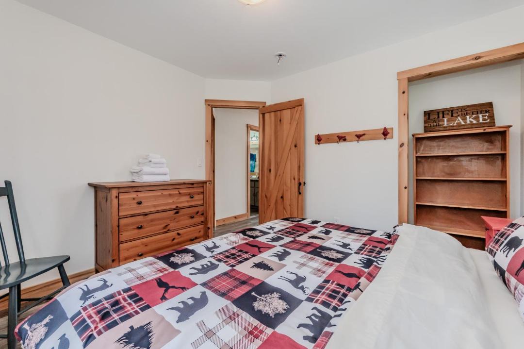 Photo of Bedroom in Colpoys Bay