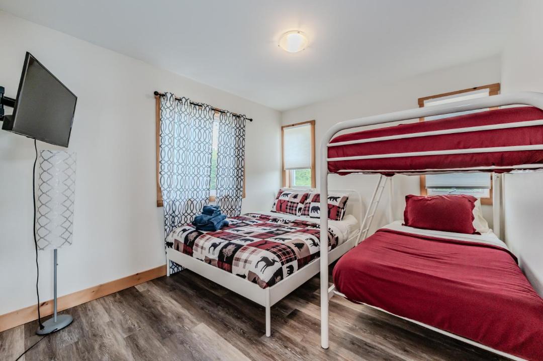 Photo of Bedroom in Colpoys Bay
