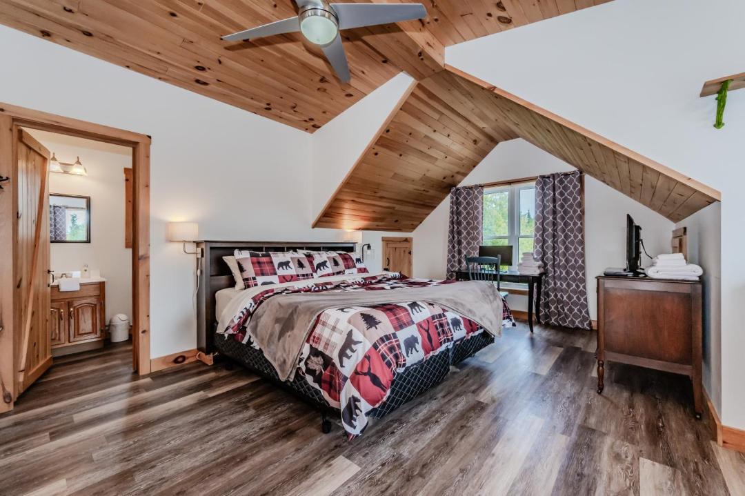 Photo of Bedroom in Colpoys Bay
