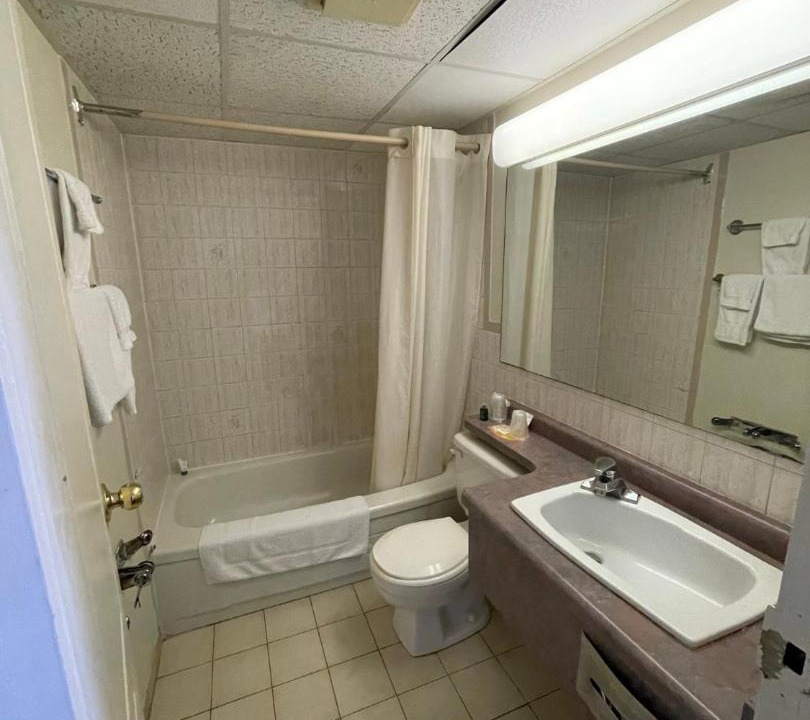 Photo of Bathroom in Niagara Falls