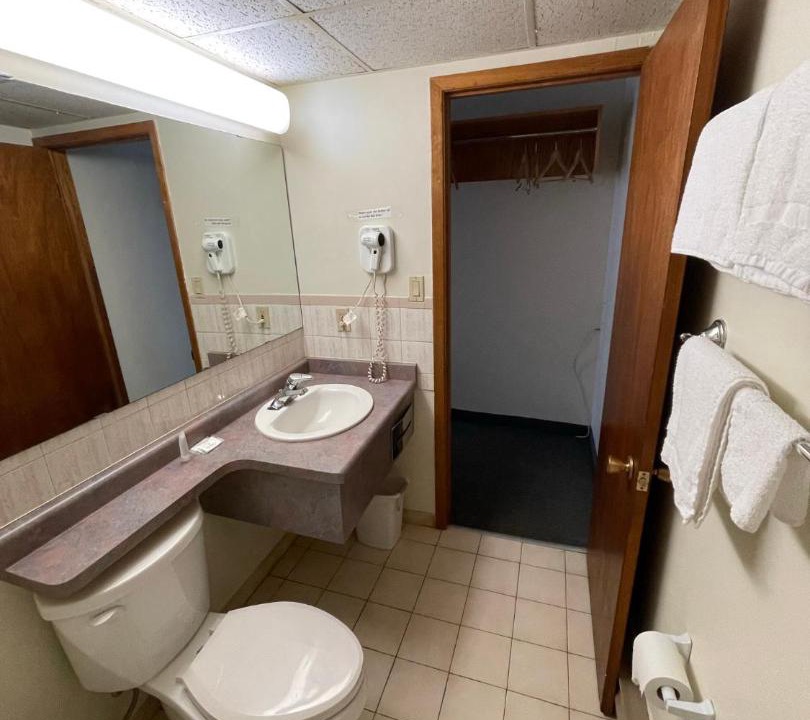 Photo of Bathroom in Niagara Falls