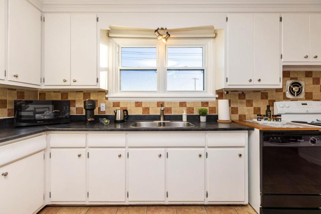 Photo of Kitchen in Vanier North